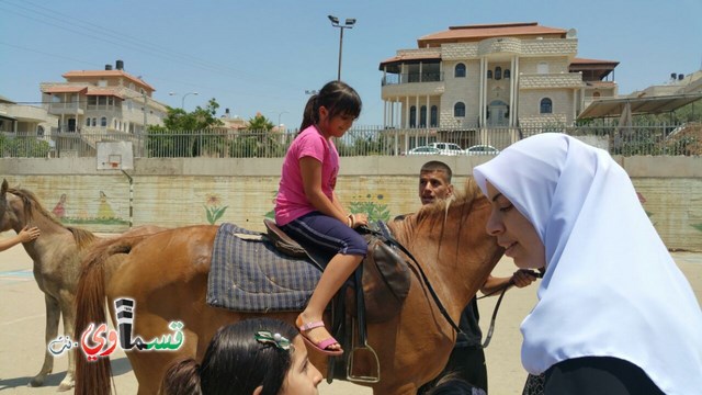 كفرقاسم - فيديو  : تعليم هواية ركوب الخيل في مدرسة جنة ابن رشد في اليوم الرابع لصيف الصادقة 